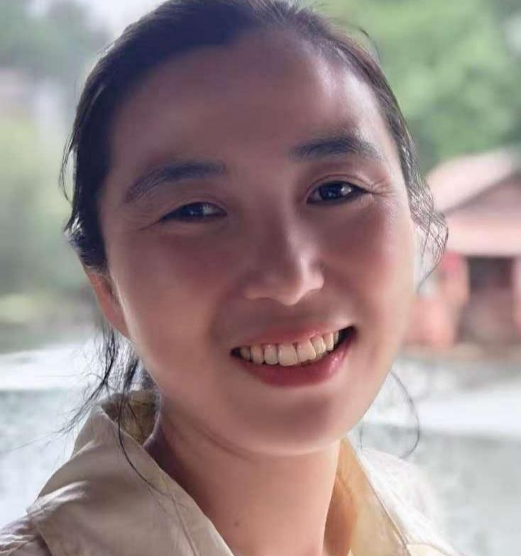 吳婷婷（國(guó)瓷紅葉畫(huà)院副秘書(shū)長(zhǎng)）